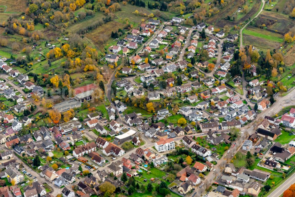 Aerial image Mietersheim - Autumnal discolored vegetation view town View of the streets and houses of the residential areas in Mietersheim in the state Baden-Wuerttemberg, Germany