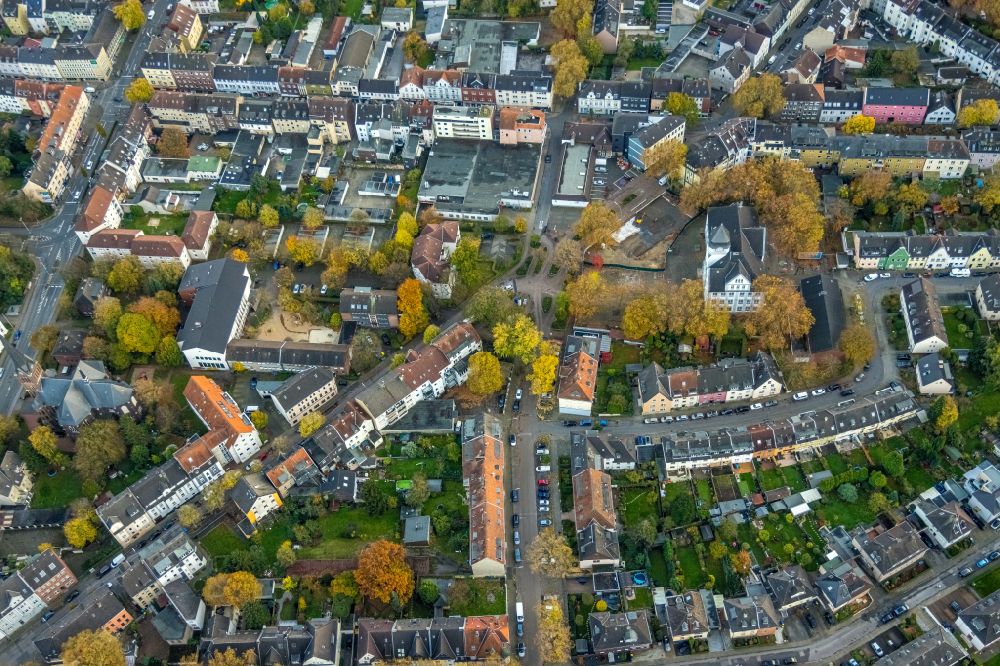 Aerial image Rotthausen - Autumnal discolored vegetation view town View of the streets and houses of the residential areas in Rotthausen at Ruhrgebiet in the state North Rhine-Westphalia, Germany