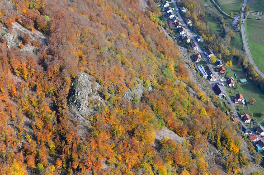 Aerial photograph Todtnau - Autumnal discolored vegetation and location view of the of residential areas in the valley landscape surrounded by mountains in Geschwend in the state Baden-Wuerttemberg, Germany