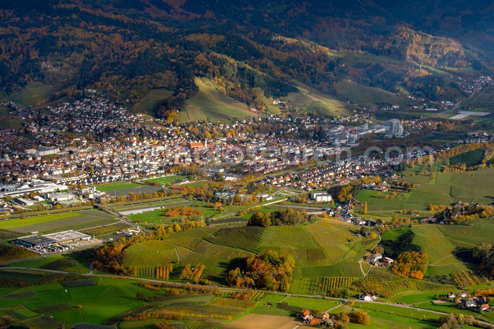 Aerial photograph Oberkirch - Autumnal discolored vegetation view location view of the streets and houses of residential areas in the Rench valley landscape surrounded by mountains of the black forest in Oberkirch in the state Baden-Wuerttemberg, Germany
