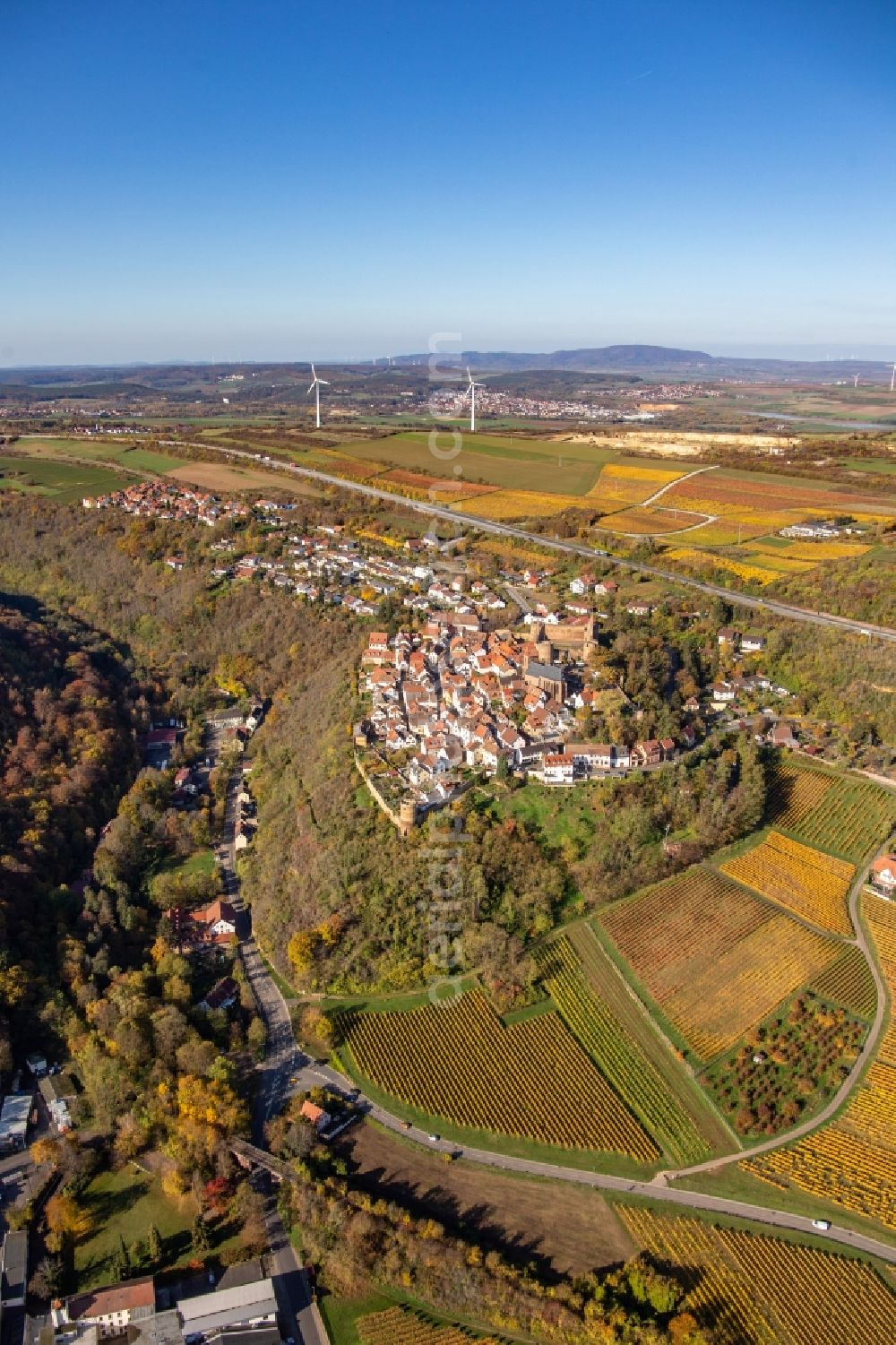 Aerial image Neuleiningen - Autumnal discolored vegetation view town center on the edge of vineyards and wineries in the wine-growing area in Neuleiningen in the state Rhineland-Palatinate, Germany