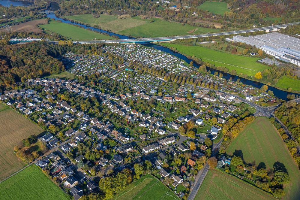 Aerial photograph Garenfeld - Autumnal discolored vegetation view village on the banks of the area Ruhr river course in Garenfeld at Ruhrgebiet in the state North Rhine-Westphalia, Germany