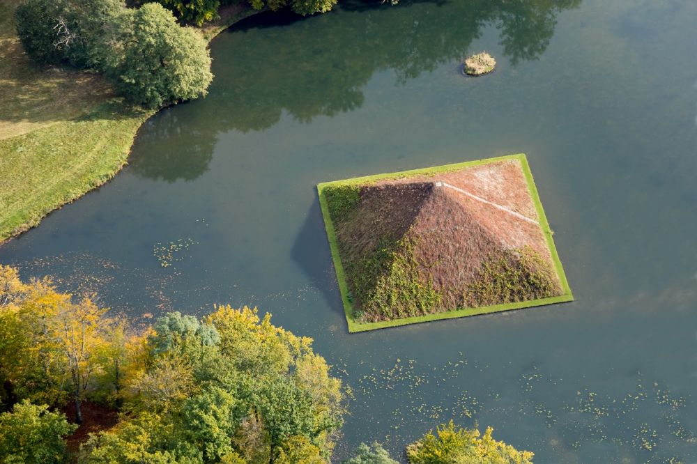 Aerial photograph Cottbus - Autumnal discolored vegetation view pyramids in the Park of Branitz palace in Cottbus in the state Brandenburg, Germany