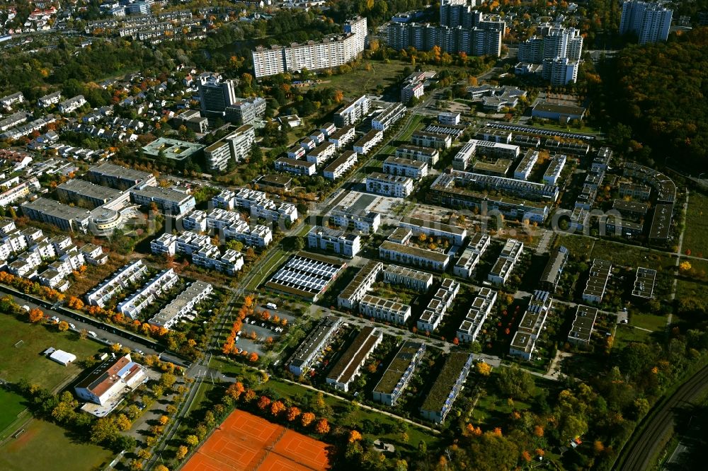 Darmstadt from the bird's eye view: Autumnal discolored vegetation view skyscrapers in the residential area of industrially manufactured settlement on Elisabeth-Selbert-Strasse in the district Kranichstein in Darmstadt in the state Hesse, Germany