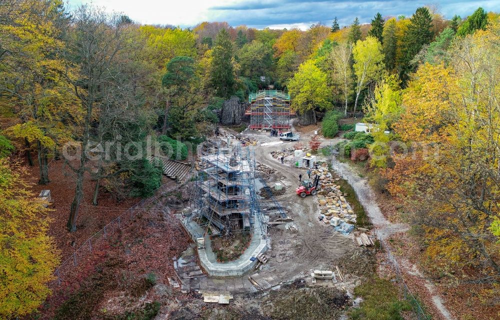 Aerial image Gablenz - Autumnal discolored vegetation view building site for the construction and layout of Rakotzensemble in Kromlauer Park park with paths and green areas in Gablenz in the state Saxony, Germany