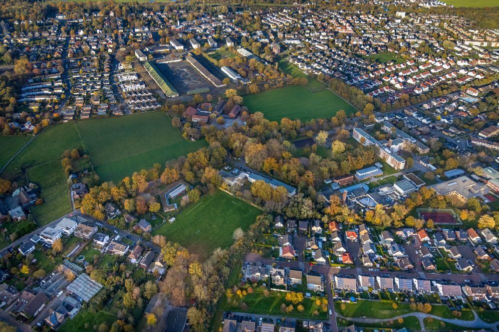 Aerial image Hamm - Autumnal discolored vegetation view sports grounds and football pitch on street Heithofer Allee in the district Norddinker in Hamm at Ruhrgebiet in the state North Rhine-Westphalia, Germany