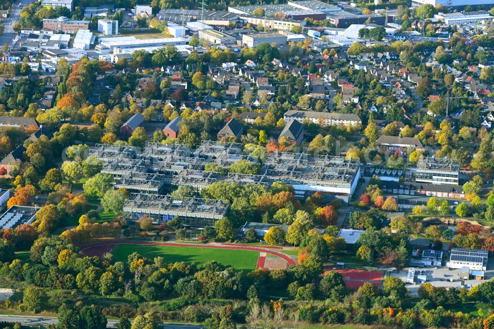 Aerial photograph Hamburg - Autumnal discolored vegetation view student Residence - Building on Campus- Gelaende of Helmut-Schmidt-Universitaet - Universitaet of Bundeswehr Hamburg on street Holstenhofweg in the district Jenfeld in Hamburg, Germany