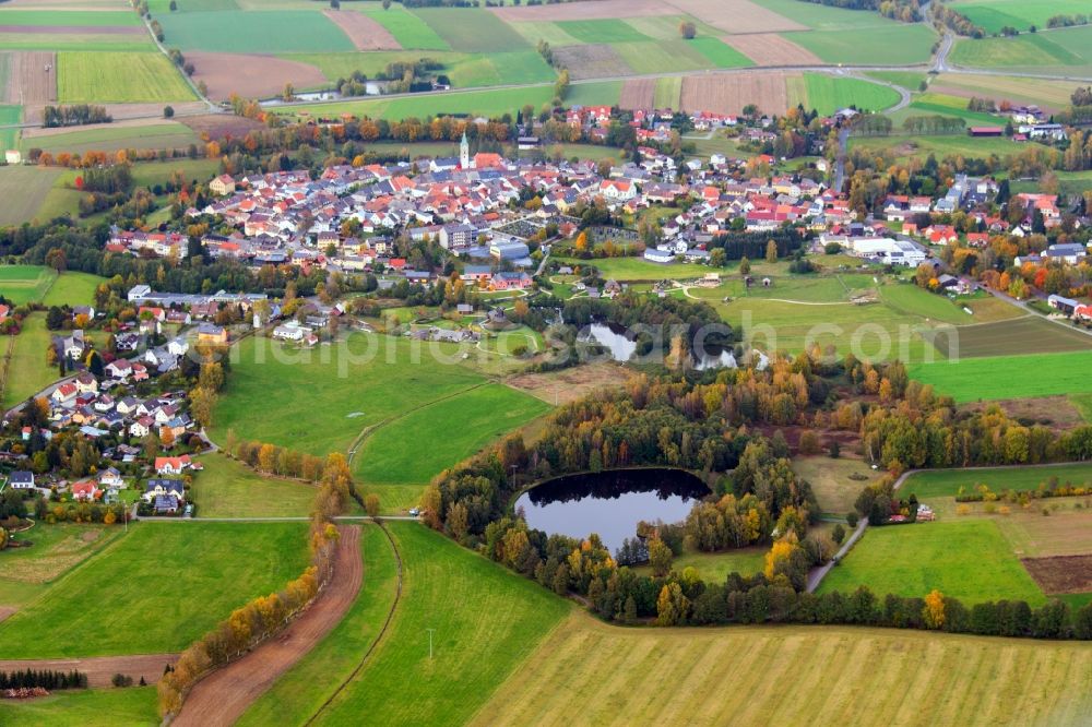 Bärnau from the bird's eye view: Autumnal discolored vegetation view pool Moorweiher on harvested agricultural fields in Baernau in the state Bavaria, Germany