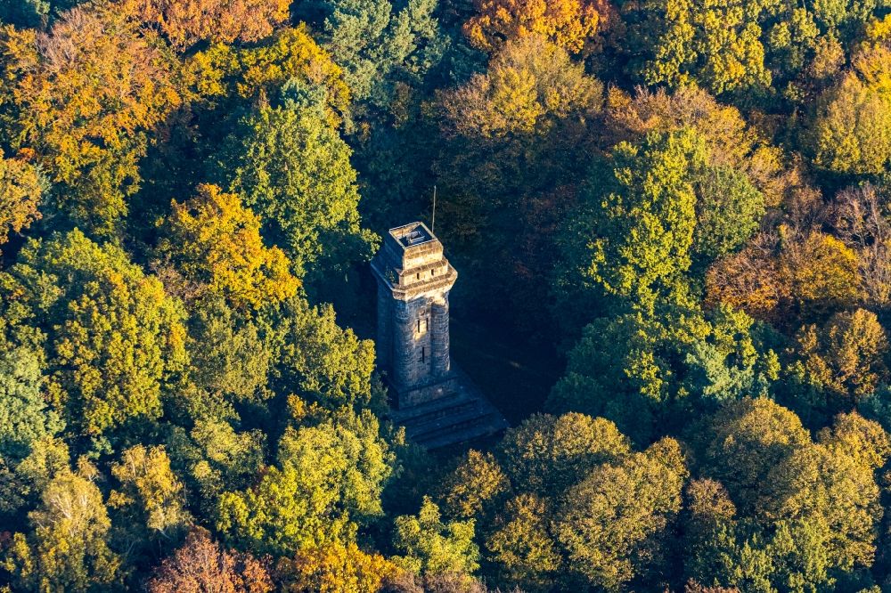 Aerial photograph Viersen - Autumnal discolored vegetation view tower building of the Bismarck tower - observation tower in Viersen in the state North Rhine-Westphalia, Germany
