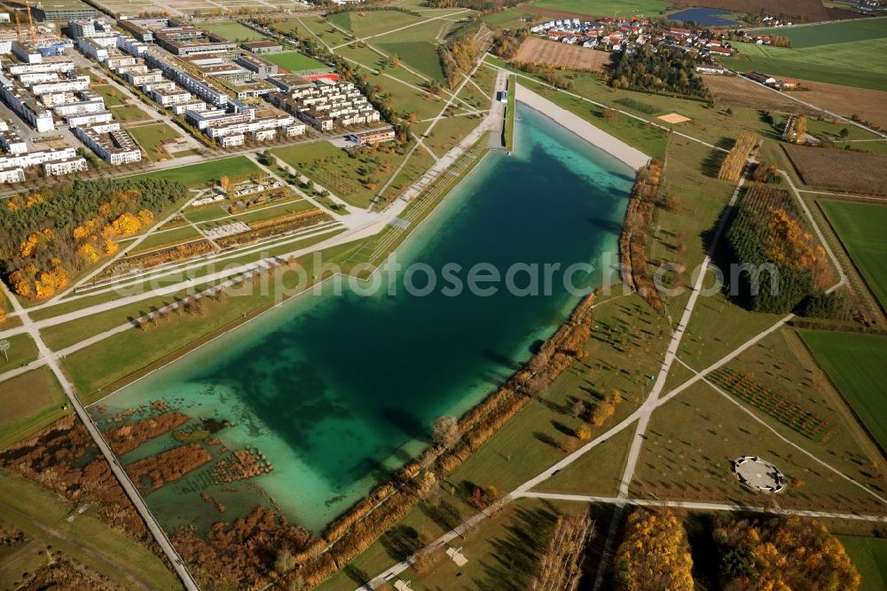 Aerial image München - Autumnal discolored vegetation view riparian areas on the lake area of Riemer See in the district Trudering-Riem in Munich in the state Bavaria, Germany