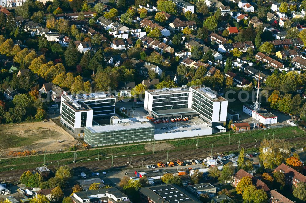 Aerial photograph Hamburg - Autumn colored vegetation view of the building of the company Hamburg Verkehrsanlagen GmbH in the district Wandsbek in Hamburg, Germany