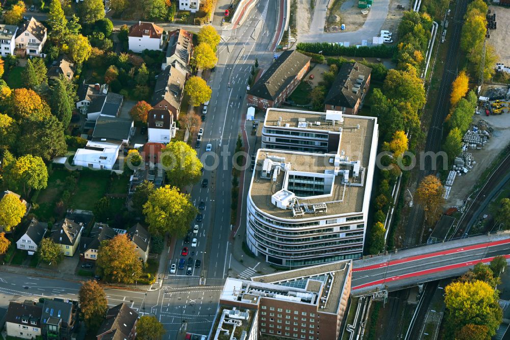 Aerial photograph Hamburg - Autumnal discolored vegetation View of the administration building of the state authority of the city of Hamburg on Pappelallee - Hammer Strasse in the district Eilbek in Hamburg, Germany