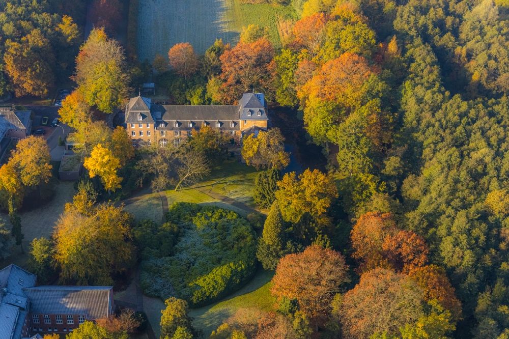 Brüggen from above - Autumnal discolored vegetation view building and castle park systems of water castle in Brueggen in the state North Rhine-Westphalia, Germany