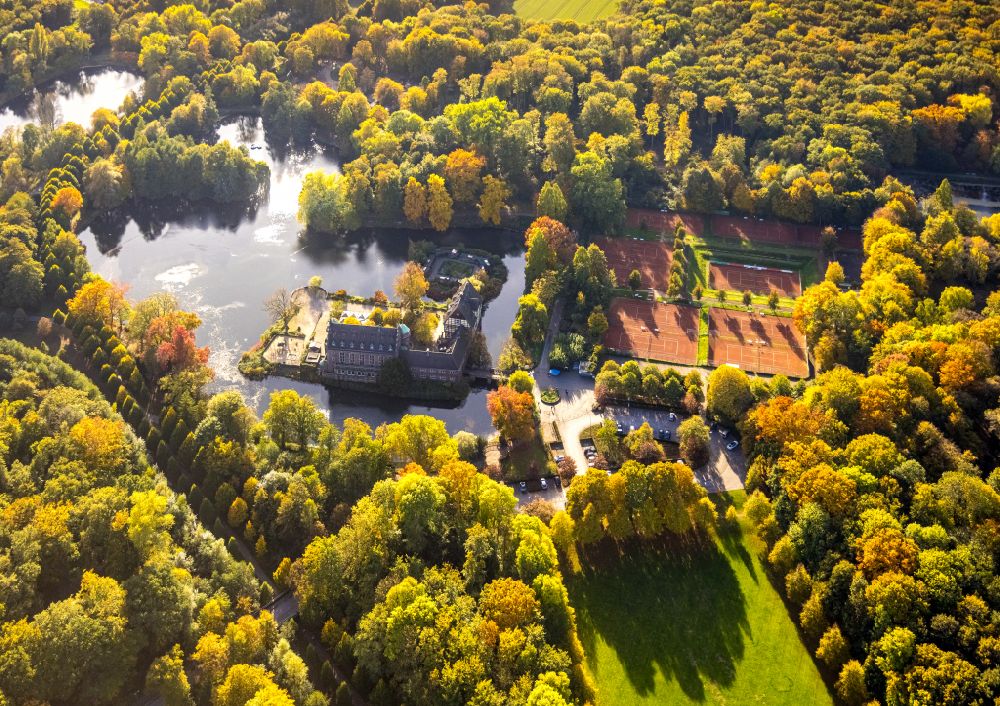 Gladbeck from above - Autumnal discolored vegetation view building and castle park systems of water castle Wittringen in Gladbeck at Ruhrgebiet in the state North Rhine-Westphalia