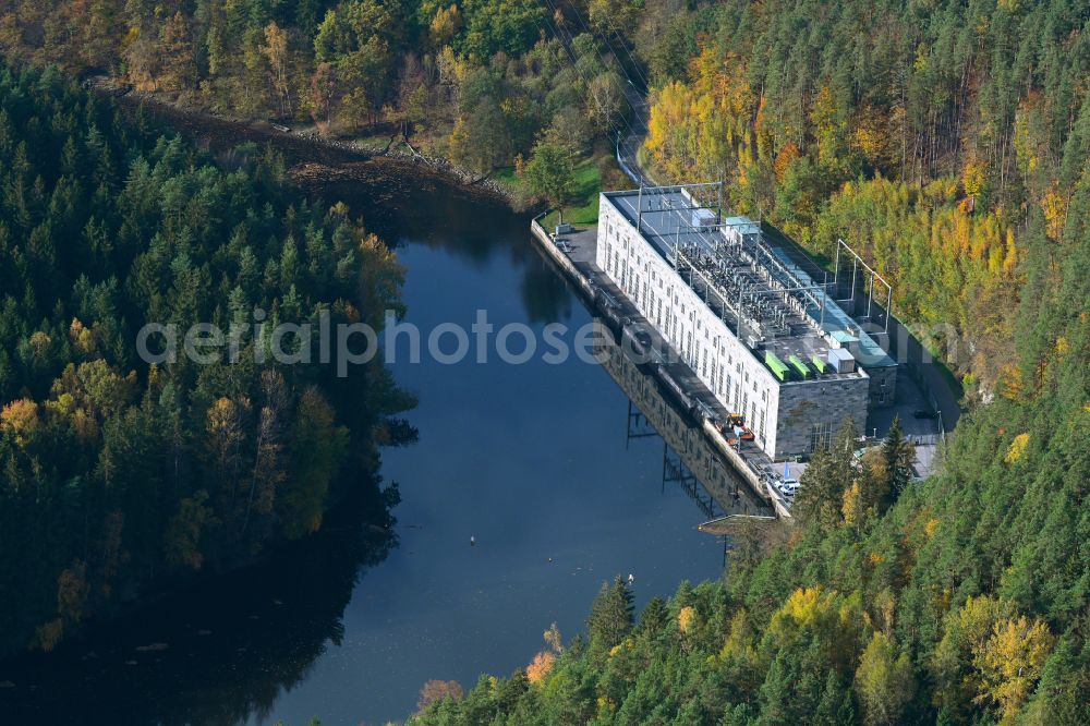 Aerial photograph Trausnitz - Autumnal discolored vegetation view structure of the waterworks with high storage facility in Taennesberg in the state Bavaria, Germany
