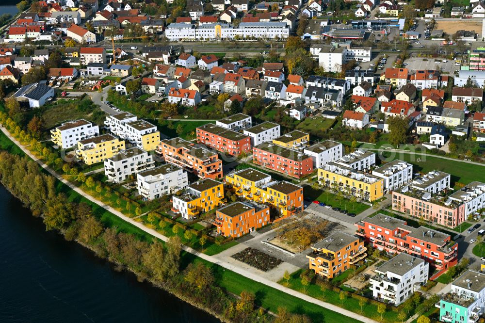 Regensburg from the bird's eye view: Autumnal discolored vegetation view residential area of the multi-family house settlement in the Paarstrasse in Regensburg in the state Bavaria, Germany