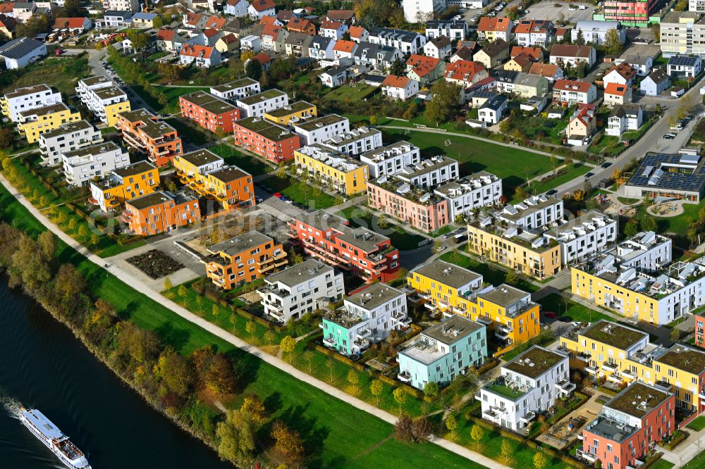 Aerial image Regensburg - Autumnal discolored vegetation view residential area of the multi-family house settlement in the Paarstrasse in Regensburg in the state Bavaria, Germany