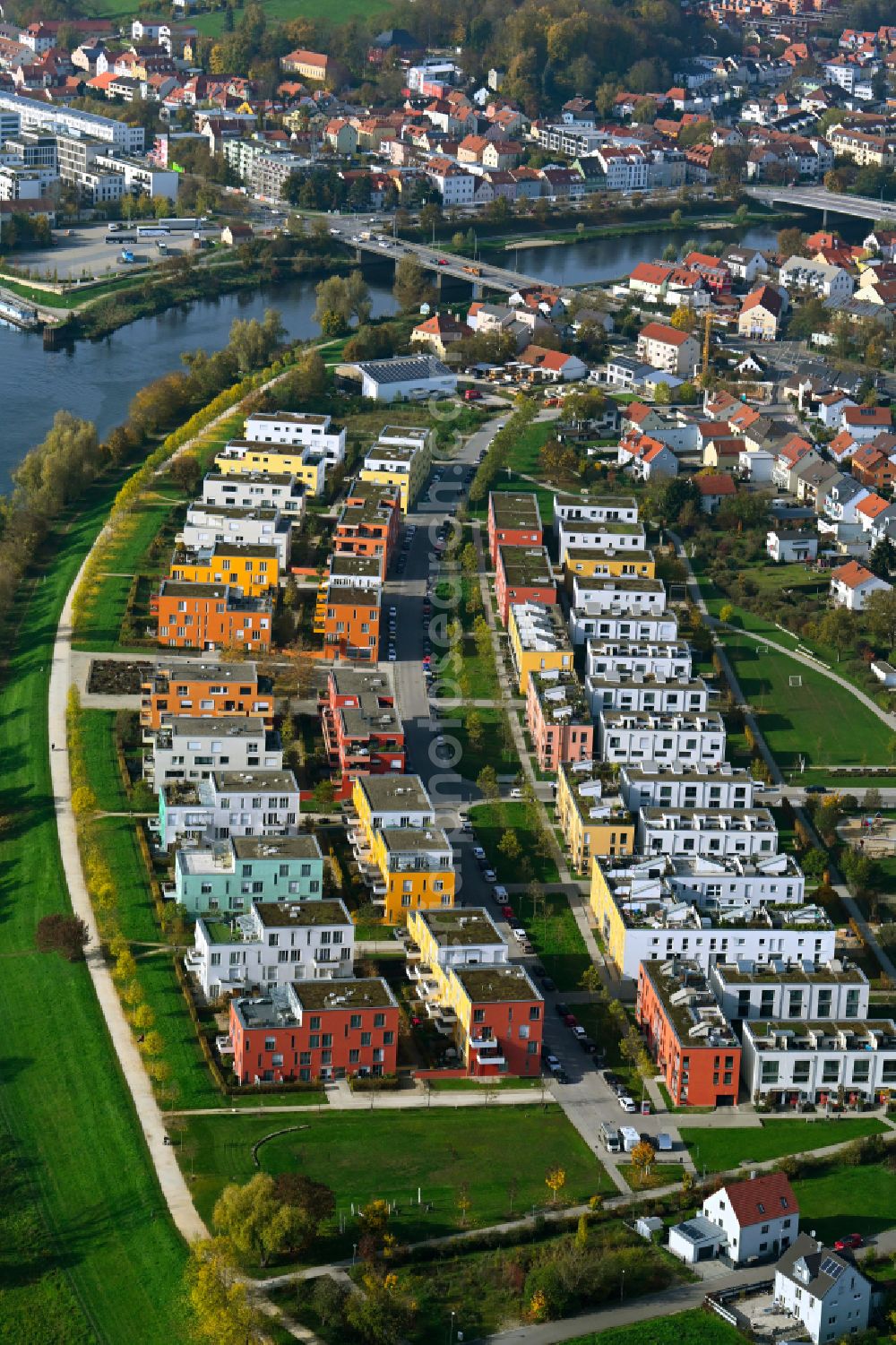 Regensburg from above - Autumnal discolored vegetation view residential area of the multi-family house settlement in the Paarstrasse in Regensburg in the state Bavaria, Germany