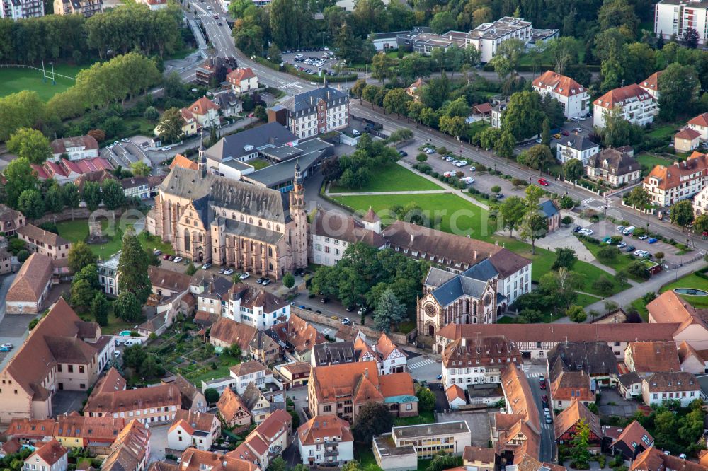 Aerial photograph Molsheim - Historic church complex Eglise of Jesuites and Chapelle Notre-Dame de Molsheim on Jesuiten-Park on street Rue Notre Dame in Molsheim in Grand Est, France