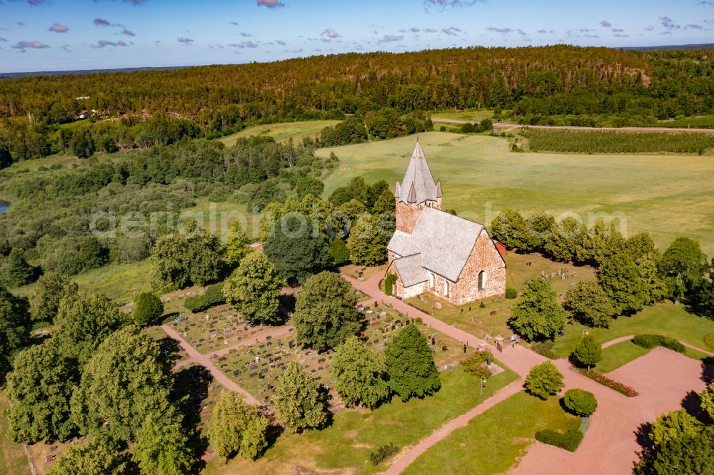 Aerial photograph Finströms kyrka - Historic church complex St. Mikaels kyrka in Finstroems kyrka in Alands landsbygd, Aland