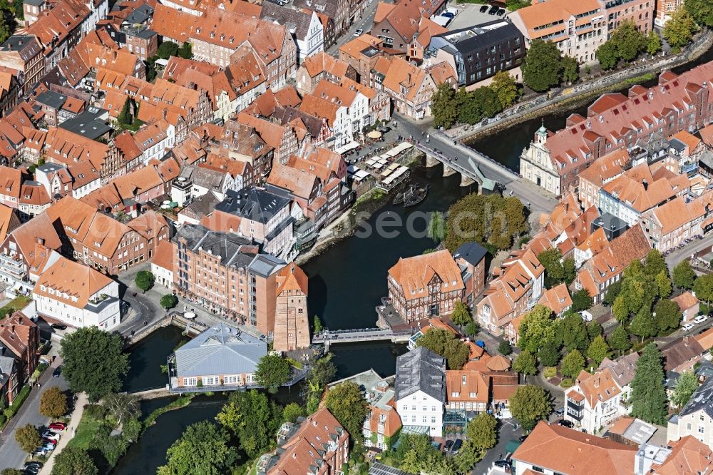 Lüneburg from the bird's eye view: Historic Quays at the old port with Luener Muehle Restaurant & Vinothek in Lueneburg in the state Lower Saxony, Germany