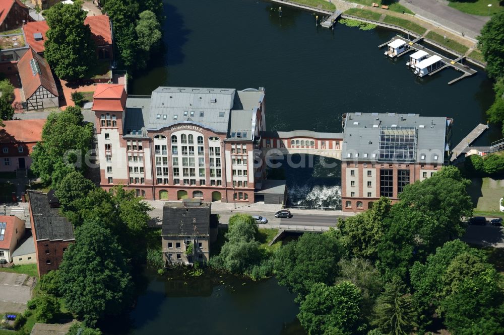 Aerial photograph Brandenburg an der Havel - Historical building Burgmuehle in Brandenburg an der Havel in the state Brandenburg over the course of the river Domstreng with condominiums, assisted living and holiday apartments
