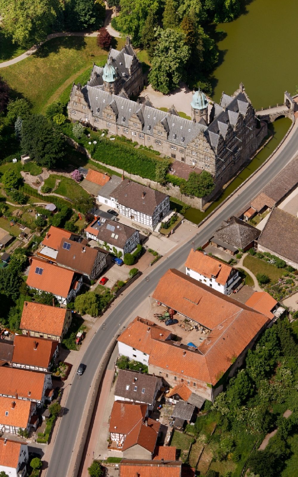 Emmerthal from the bird's eye view: View of the Haemelschenburg in Emmerthal in the state of Lower Saxony