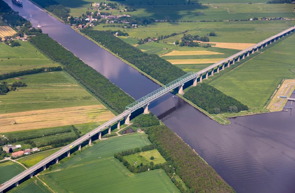 Aerial image Brunsbüttel - Road bridge construction along in Brunsbuettel in the state Schleswig-Holstein, Germany