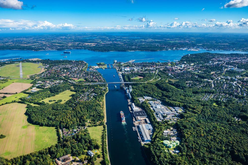 Aerial image Kiel - High bridge over the North-Ostian Canal in the course of the federal highway B503 Prinz-Heinrich-Strasse in Holtenau in Kiel in the state Schleswig-Holstein, Germany
