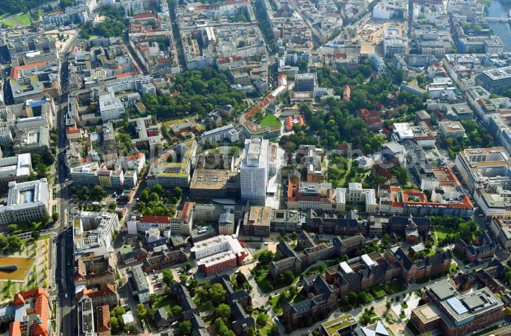 Aerial image Berlin - High house of the bed tower at the University Hospital Charite Campus Mitte (CCM) in the district of Mitte in Berlin