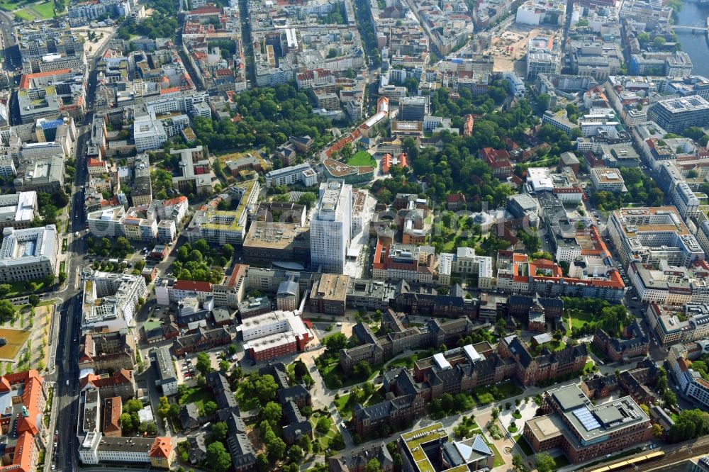 Berlin from the bird's eye view: High house of the bed tower at the University Hospital Charite Campus Mitte (CCM) in the district of Mitte in Berlin