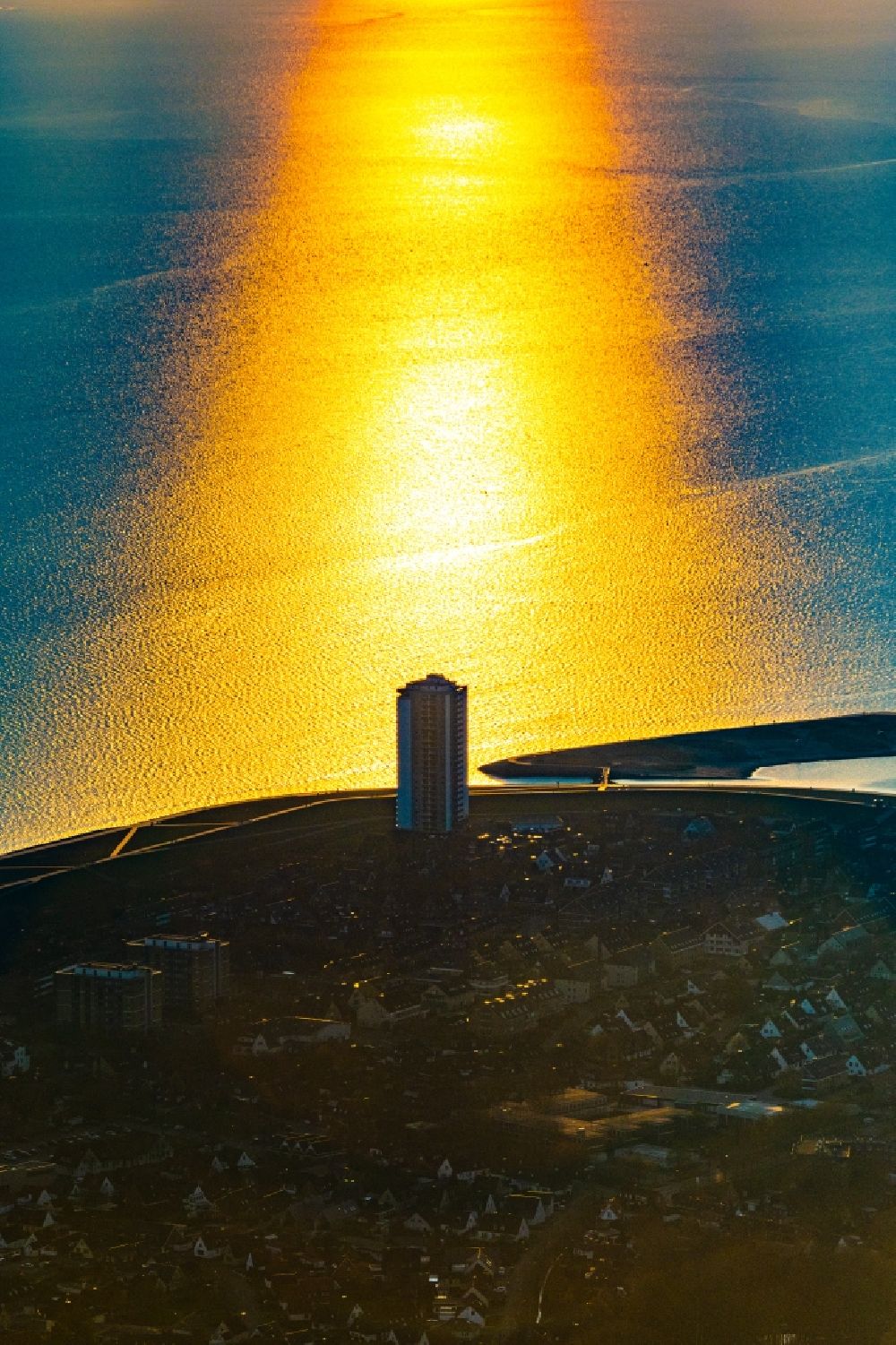 Aerial photograph Büsum - Skyscraper in Buesum in the sunset in the state Schleswig-Holstein, Germany