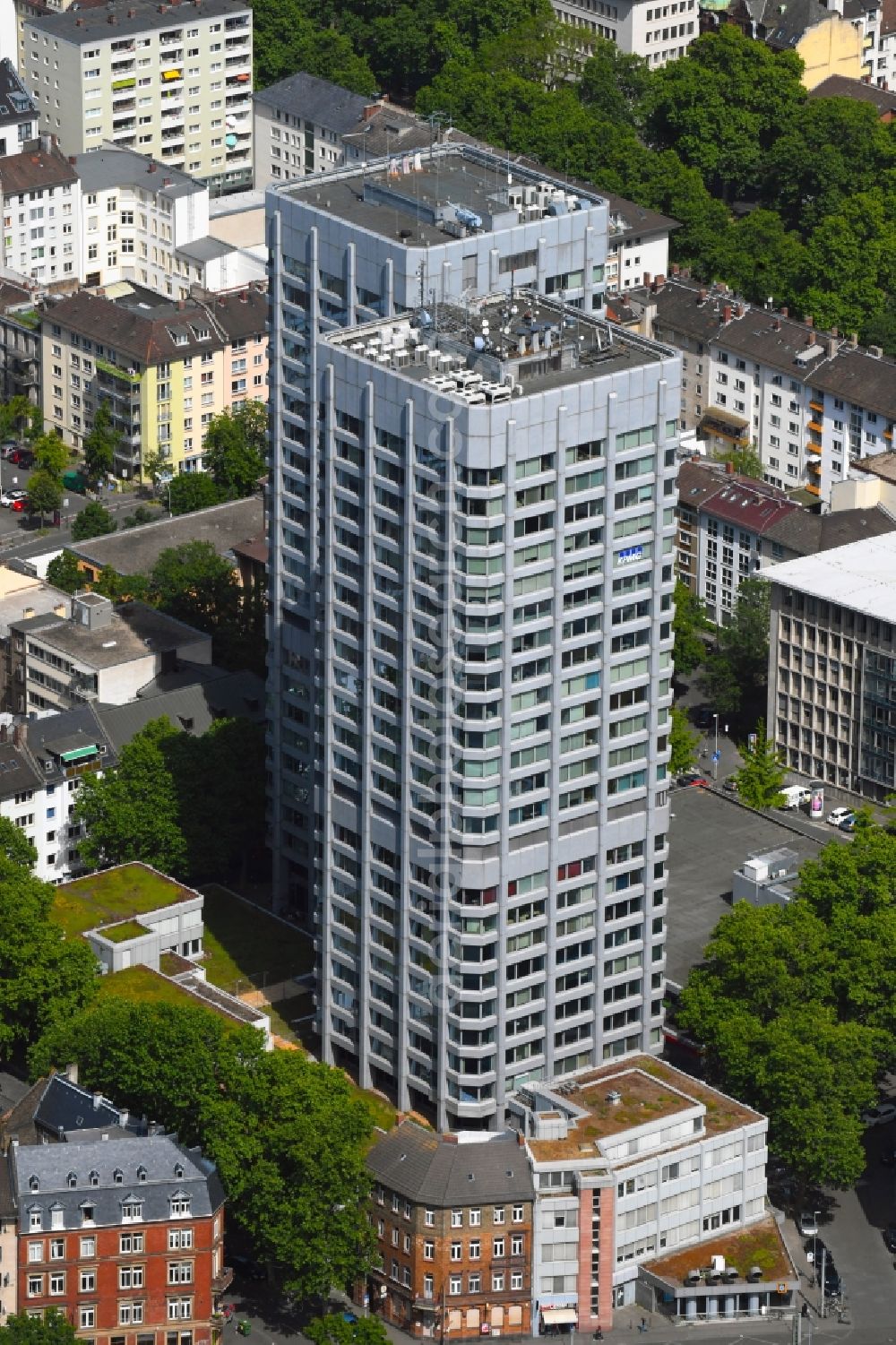 Mainz from the bird's eye view: Office and corporate management high-rise building Bonifazius-Tuerme on Bonifaziusstrasse in the district Neustadt in Mainz in the state Rhineland-Palatinate, Germany