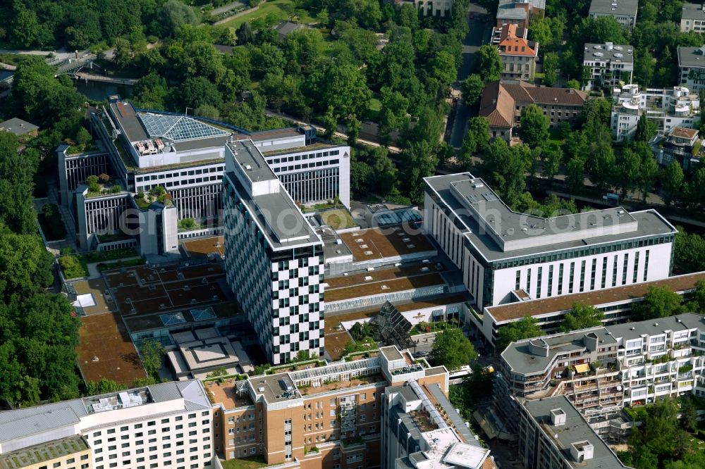 Aerial photograph Berlin - The Hotel InterContinental in Berlin-Tiergarten is located in the Budapester Strasse and opened 1958. It is a landmarked building and is known for its checkerboard facade