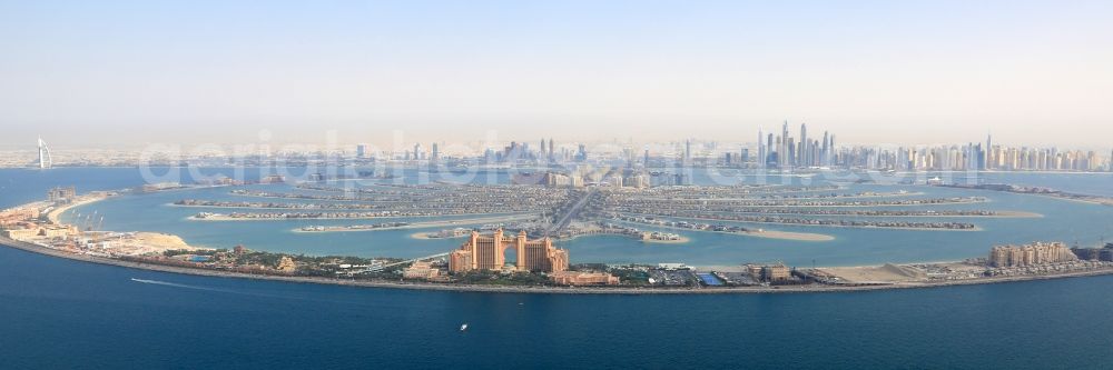 Dubai from the bird's eye view: High-rise building of the hotel complex Atlantis, The Palm Crescent Rd in the district The Palm Jumeirah in Dubai in United Arab Emirates