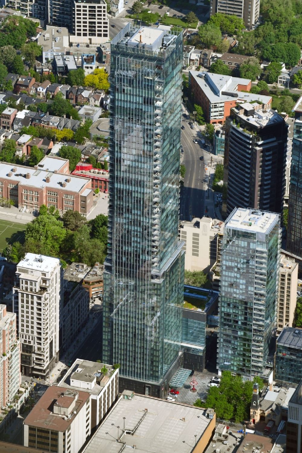 Toronto from the bird's eye view: High-rise building of the hotel complex Four Seasons Hotel Toronto on Yorkville Ave in Toronto in Ontario, Canada
