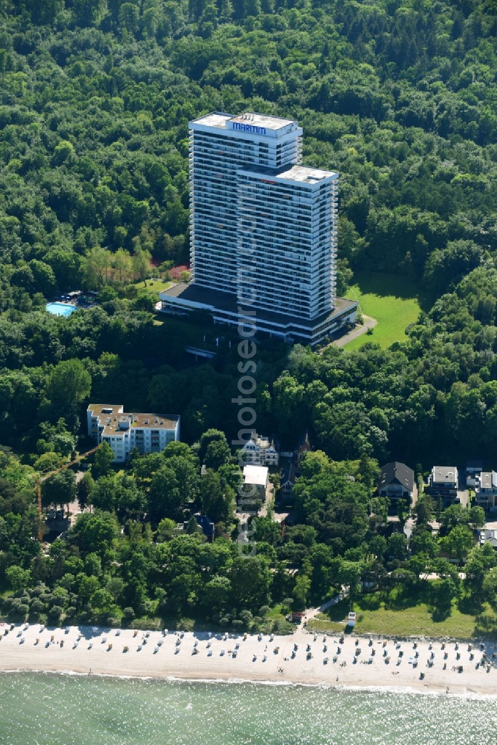 Aerial photograph Timmendorfer Strand - High-rise building of the hotel complex Maritim ClubHotel Timmendorfer Strand in Timmendorfer Strand in the state Schleswig-Holstein, Germany