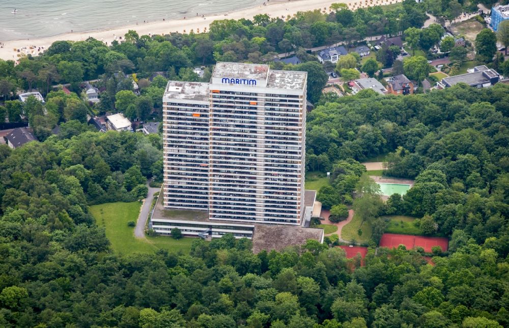 Timmendorfer Strand from the bird's eye view: High-rise building of the hotel complex Maritim ClubHotel Timmendorfer Strand in Timmendorfer Strand in the state Schleswig-Holstein, Germany