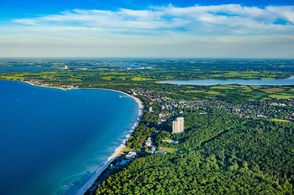 Aerial photograph Timmendorfer Strand - High-rise building of the hotel complex Maritim ClubHotel Timmendorfer Strand in Timmendorfer Strand at the baltic coast in the state Schleswig-Holstein, Germany