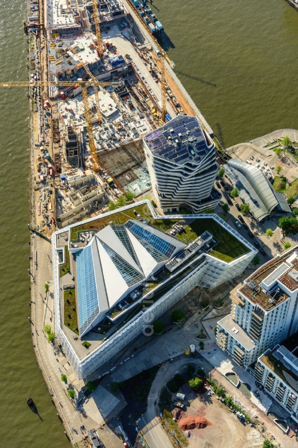 Aerial image Hamburg - High-rise buildings Marco-Polo-Tower of Unilever Deutschland Holding GmbH in the district HafenCity in Hamburg, Germany