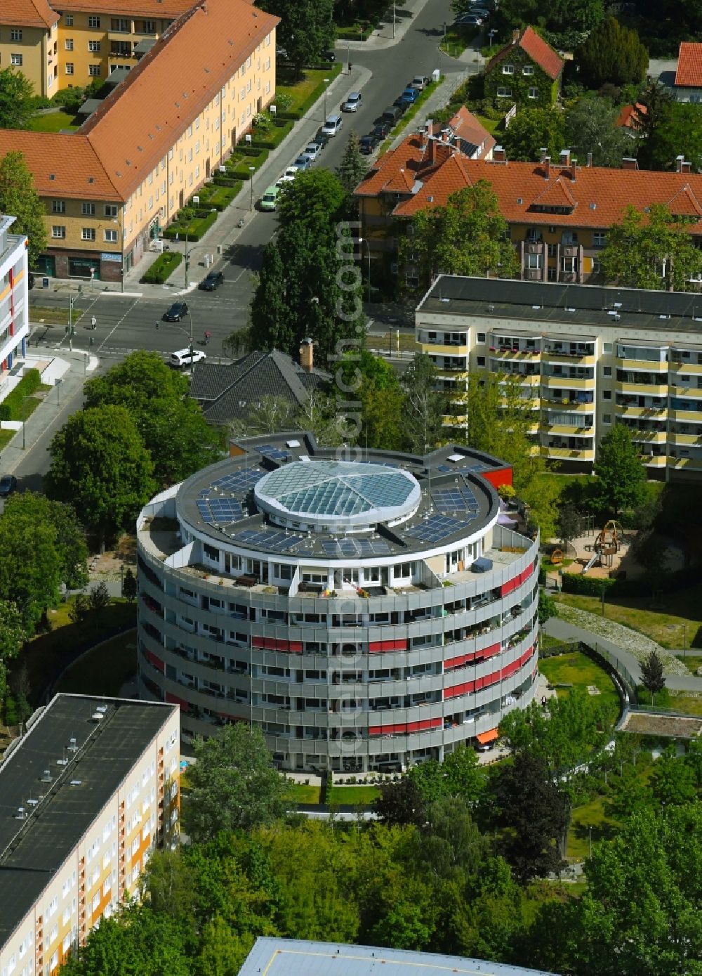Aerial image Berlin - High-rise building in the residential area Degnerbogen on Degnerstrasse in the district Lichtenberg in Berlin, Germany