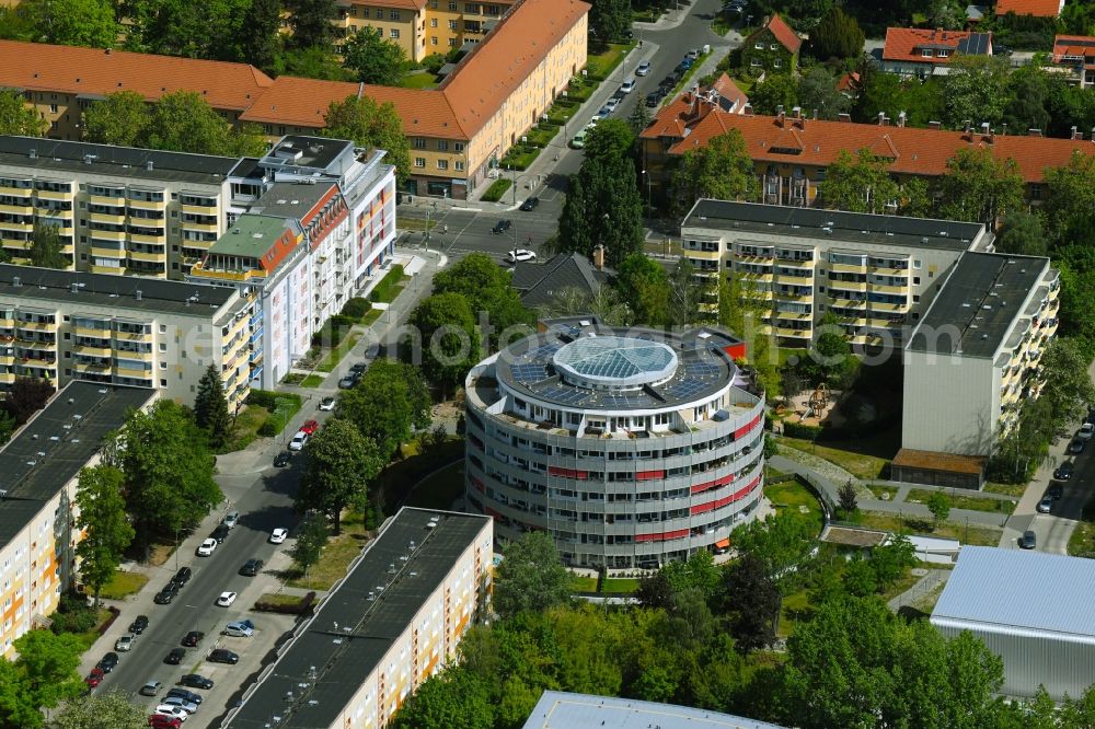 Aerial photograph Berlin - High-rise building in the residential area Degnerbogen on Degnerstrasse in the district Lichtenberg in Berlin, Germany