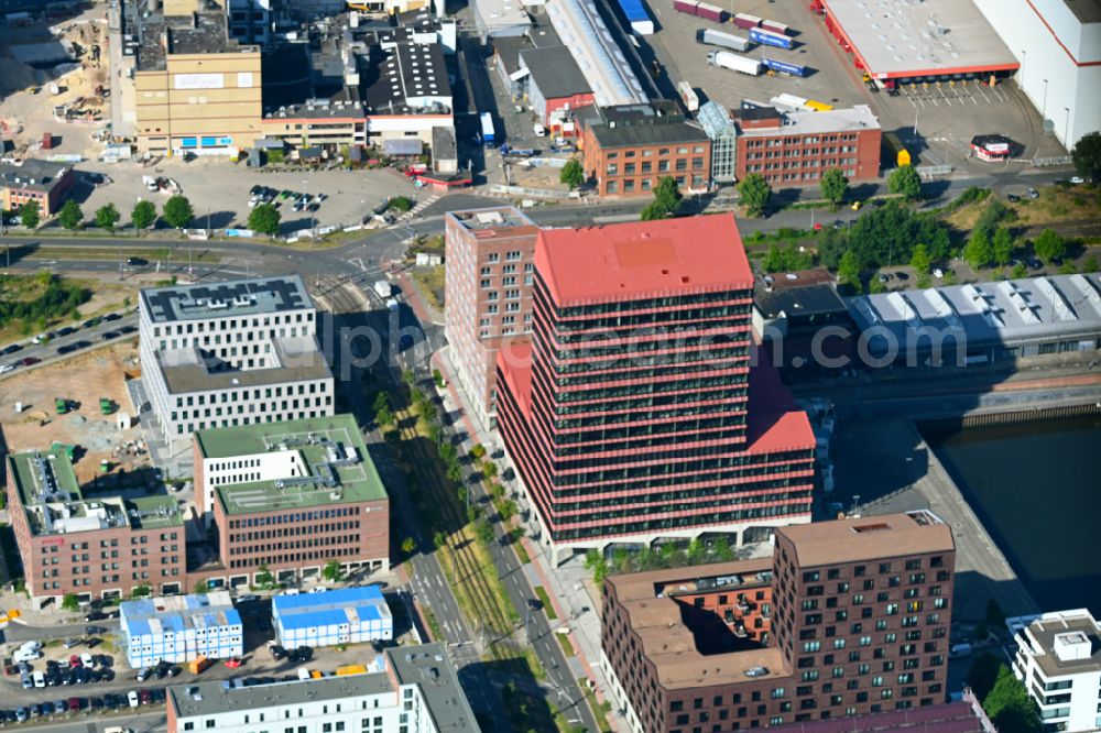 Bremen from the bird's eye view: High-rise building in the residential area Europahafenkopf on street Hansator in the district Ueberseestadt in Bremen, Germany