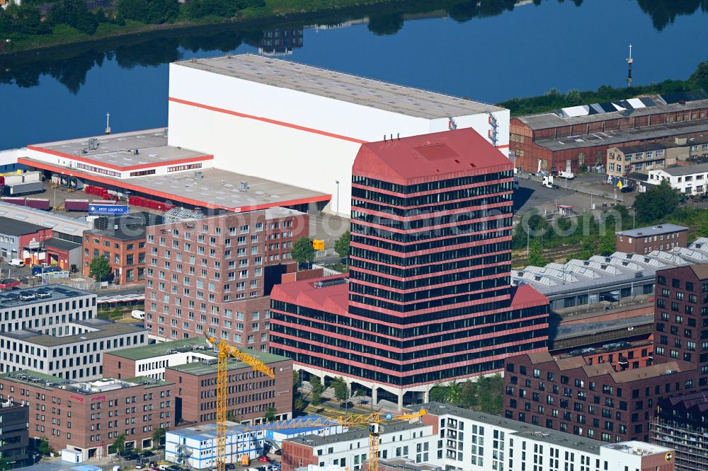 Aerial image Bremen - High-rise building in the residential area Europahafenkopf on street Hansator in the district Ueberseestadt in Bremen, Germany