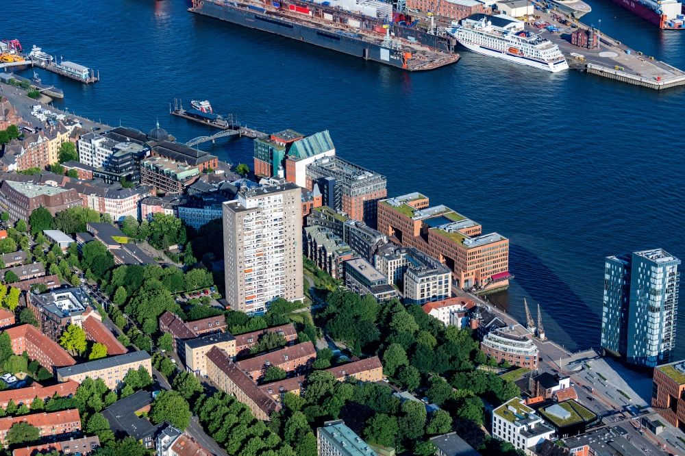 Aerial photograph Hamburg - High-rise building in the residential area of Gorch-Fock-Haus on Breite Strasse in the district Altonaer Fischmarkt in Hamburg, Germany
