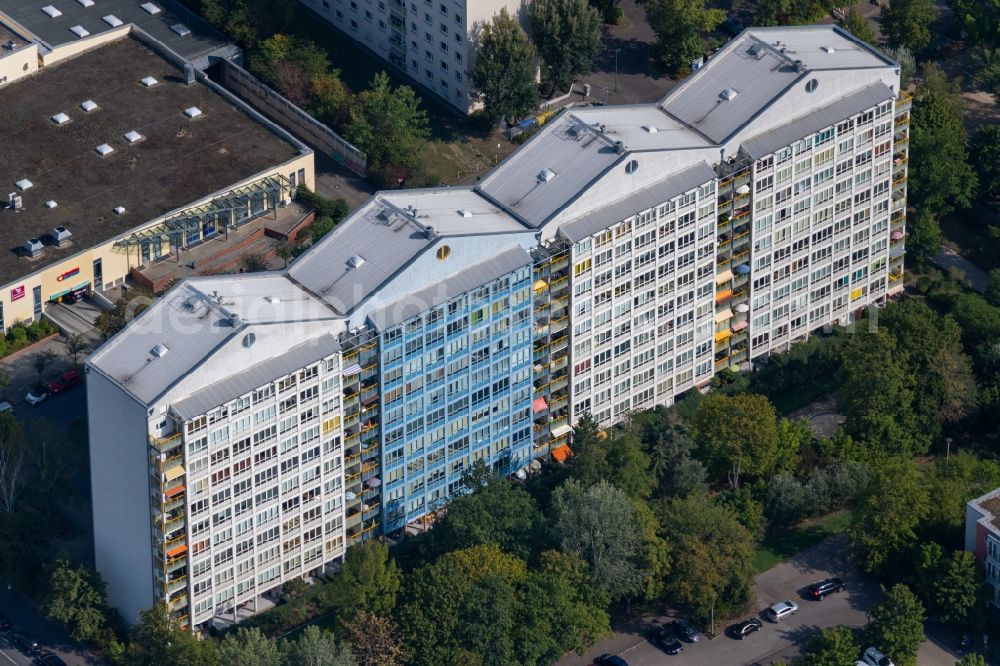 Leipzig from the bird's eye view: High-rise building in the residential area on Hans-Marchwitza-Strasse in the district Loessnig in Leipzig in the state Saxony, Germany