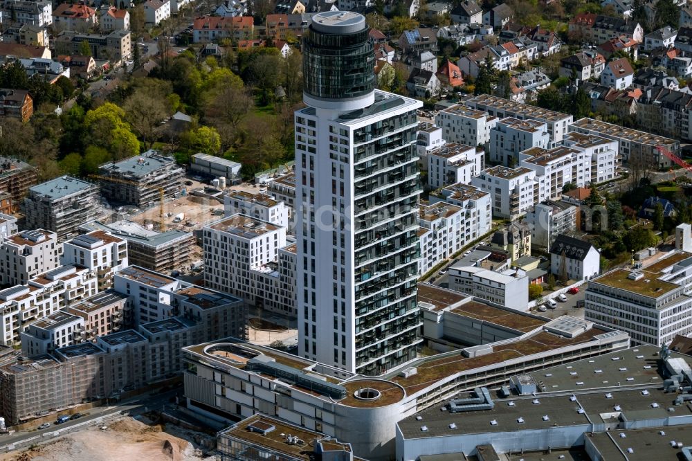 Frankfurt am Main from the bird's eye view: High-rise building in the residential area Neuer Henninger-Turm in the district Sachsenhausen in Frankfurt in the state Hesse, Germany