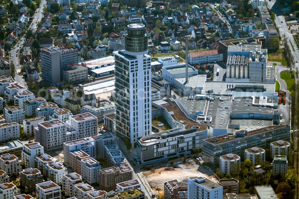 Aerial image Frankfurt am Main - High-rise building in the residential area Neuer Henninger-Turm in the district Sachsenhausen in Frankfurt in the state Hesse, Germany