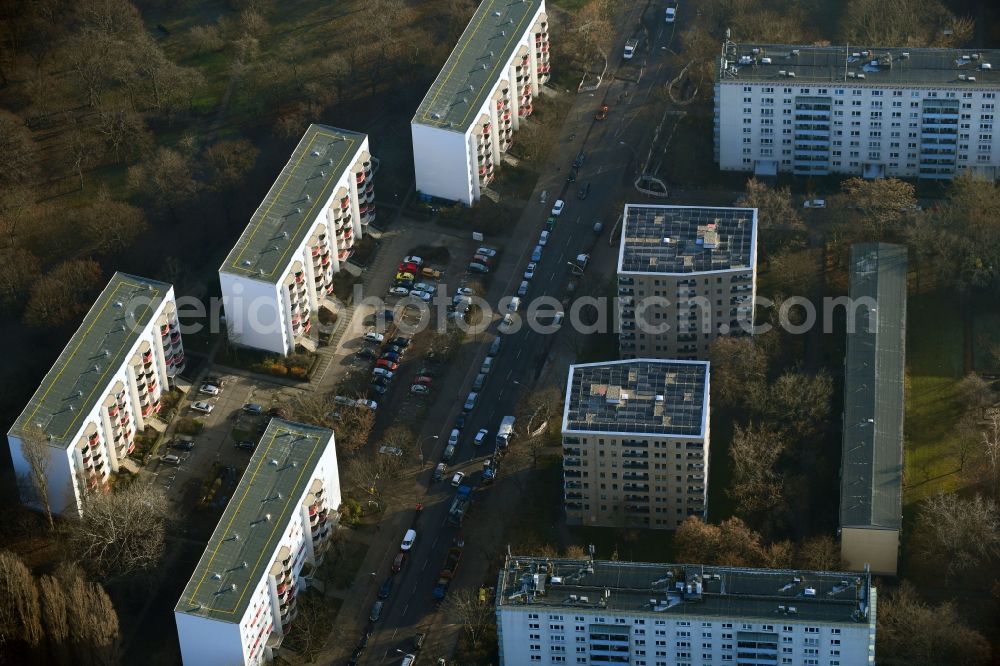 Aerial image Berlin - High-rise building in the residential area Sewanstrasse - Salzmannstrasse - Huronseestrasse in the district Friedrichsfelde in Berlin, Germany
