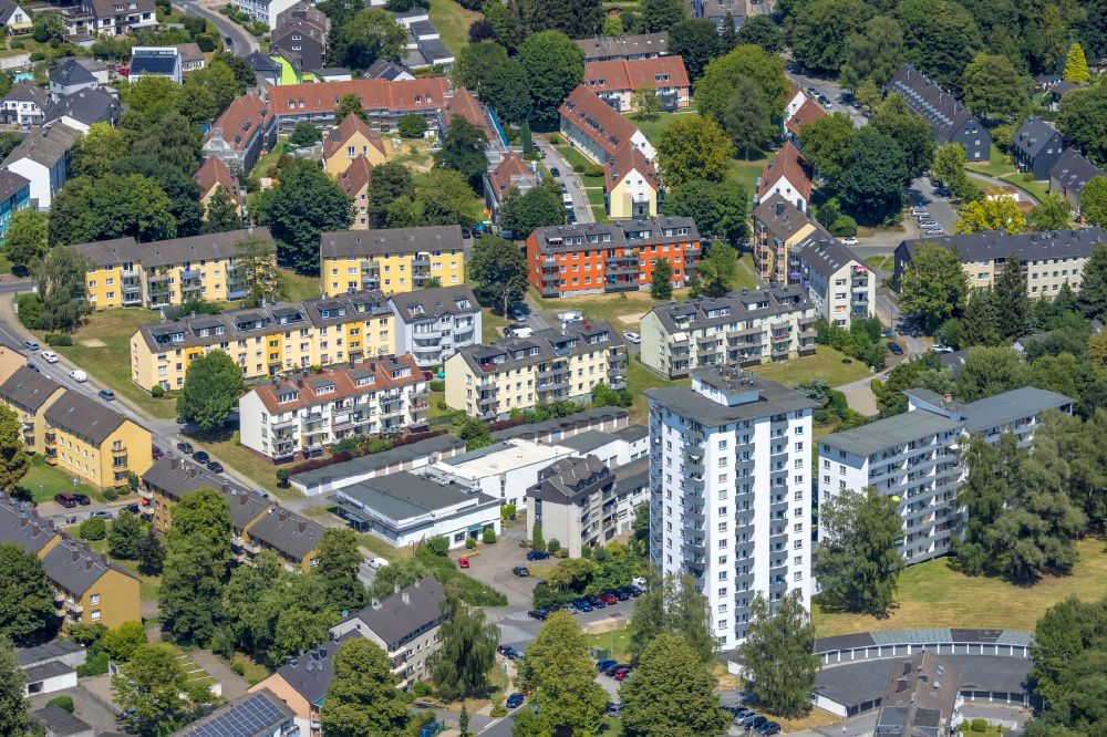 Aerial photograph Heiligenhaus - High-rise building in the residential area on Werkerhofplatz in Heiligenhaus at Ruhrgebiet in the state North Rhine-Westphalia, Germany